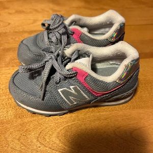 New Balance toddler sneakers, only worn 3 times.